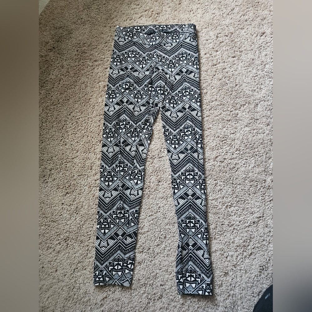 PINK Victoria's Secret Black and White Patterned Womens Small Leggings